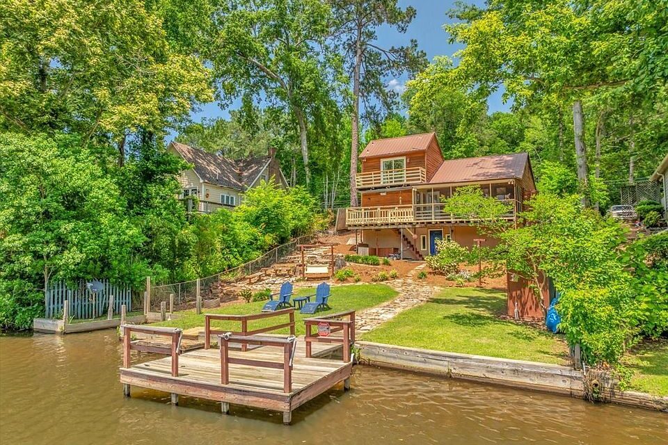 Discover the Charms and Quirks of 815 Will Scarlet Way: Your Next Lake Retreat