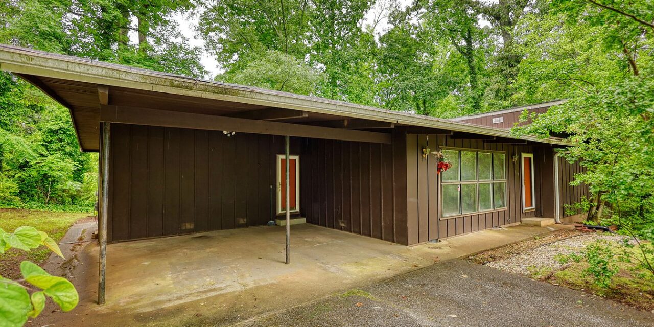749 Dogwood Dr: The Mid Century Marvel Waiting for Your Touch!