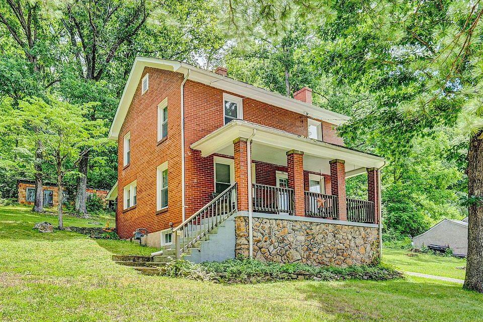 Welcome to Your Not-So-Average Abode in Covington, VA!