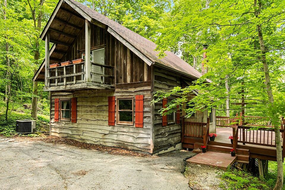Cabin Fever? Your Cozy Oasis Awaits at 841 Helmsburg Rd, Nashville, IN