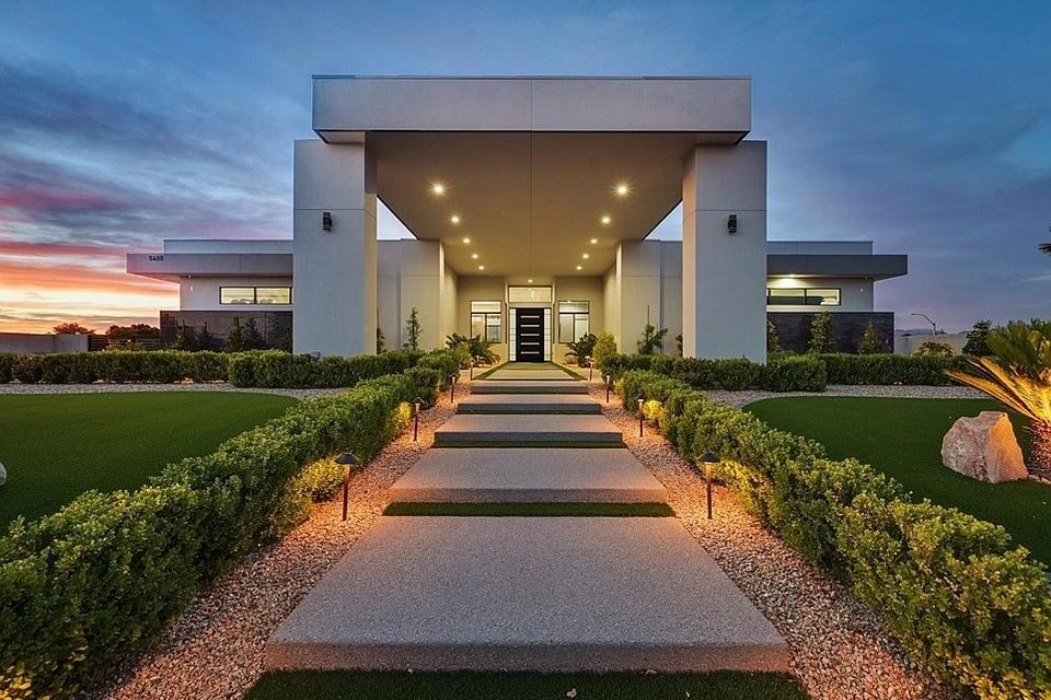 Welcome to the Ultimate Minecraft Inspired Home!