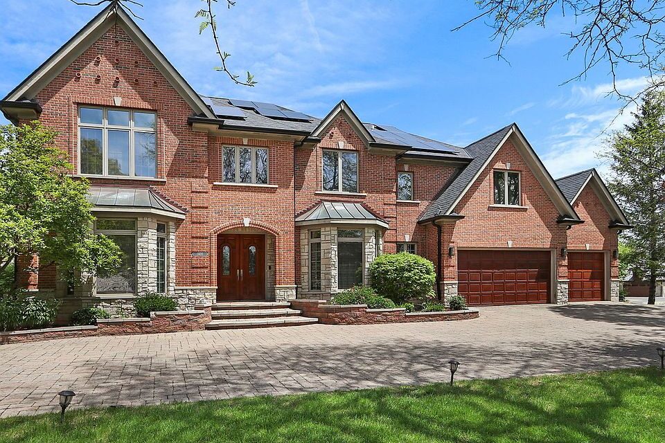 1400 Banbury Rd, Inverness, IL 60067