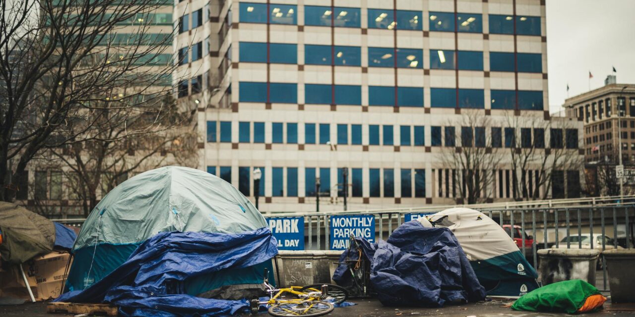 Why Homelessness Services May Need Routine Brain‑Injury Screening